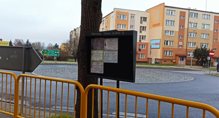 Tablice zapełniły się nowymi nekrologami
