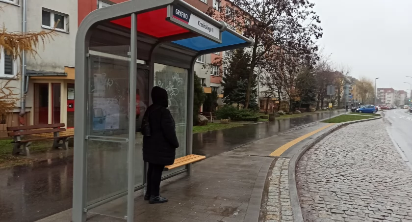 Nowe wiaty nie chronią przed deszczem [GALERIA]