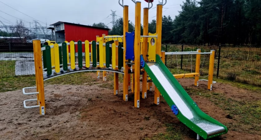 Doposażyli wiejski plac zabaw [ZDJĘCIA]