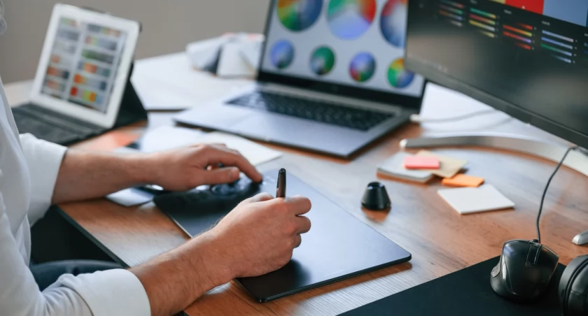Laptopy Apple do projektowania graficznego i renderingu