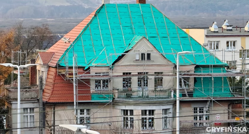 Remontują dach przedszkola