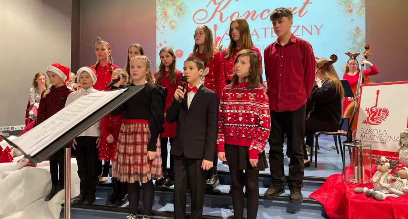 Uczniowie gryfińskiej Szkoły Muzycznej dali świateczny koncert [GALERIA]