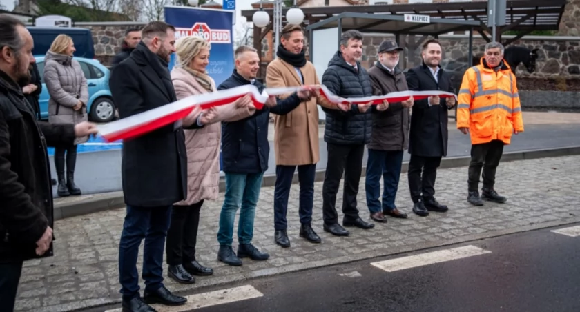 Wstęga przecięta, droga oddana