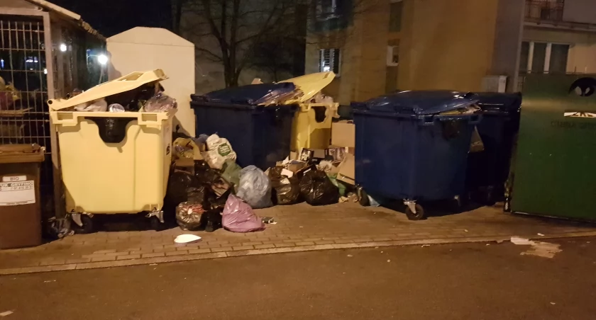 LIST DO REDKACJI. Przepełnione kosze na śmieci [GALERIA]
