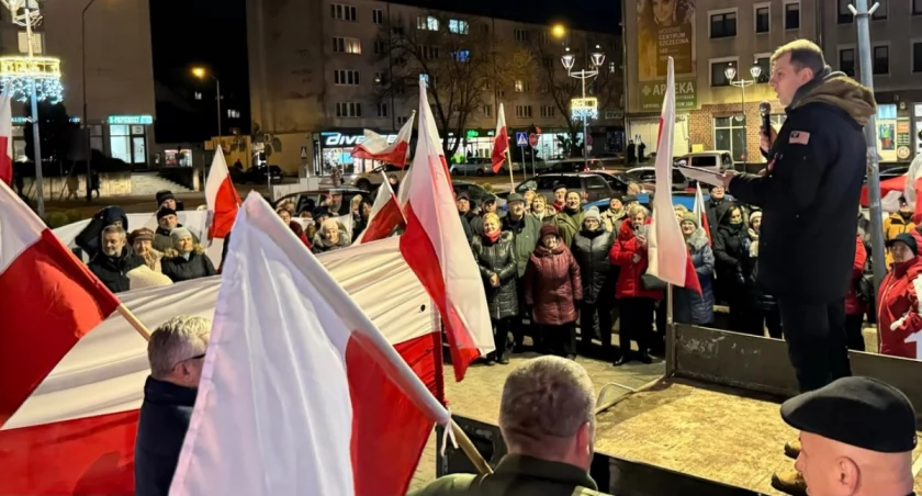 Fotorelacja z manifestacji na pl. Ks. Barnima I
