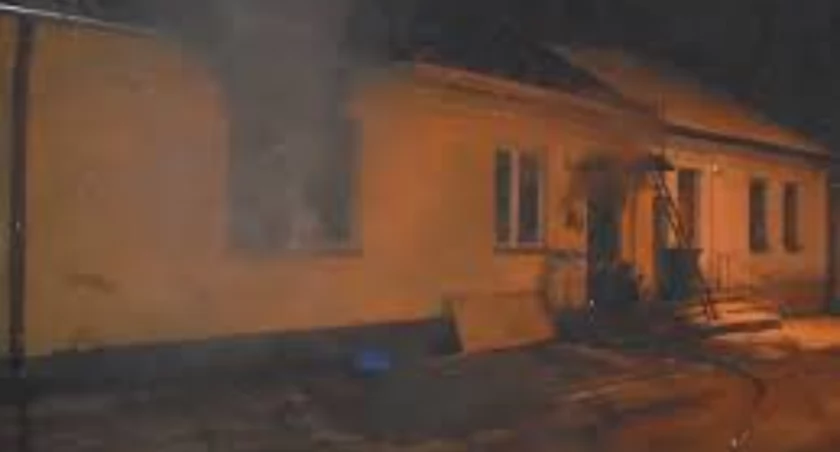 Policjant uratował życie starszego mężczyzny. Wyciągnął go z pożaru 