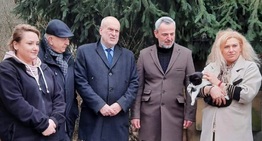 Burmistrz odwiedził przytuliska dla bezdomnych psów i kotów 