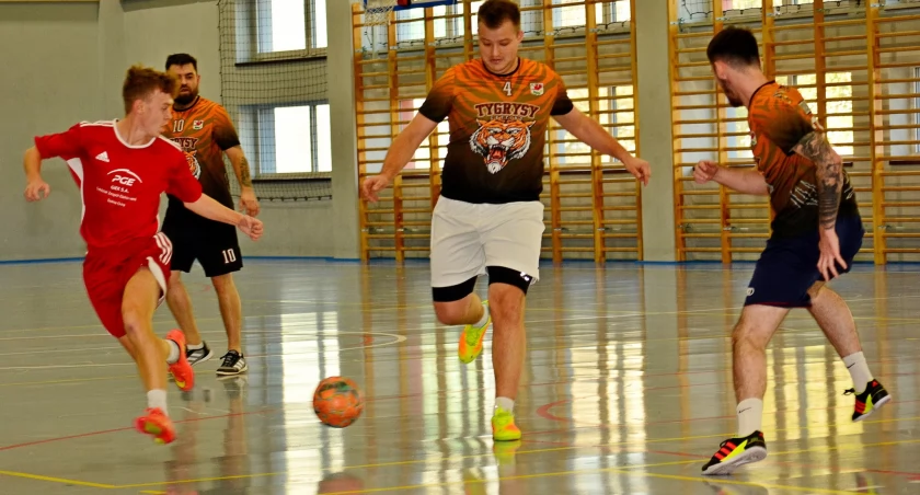 GLHA. Zespoły walczą o awans do play-off [ROZKŁAD JAZDY]