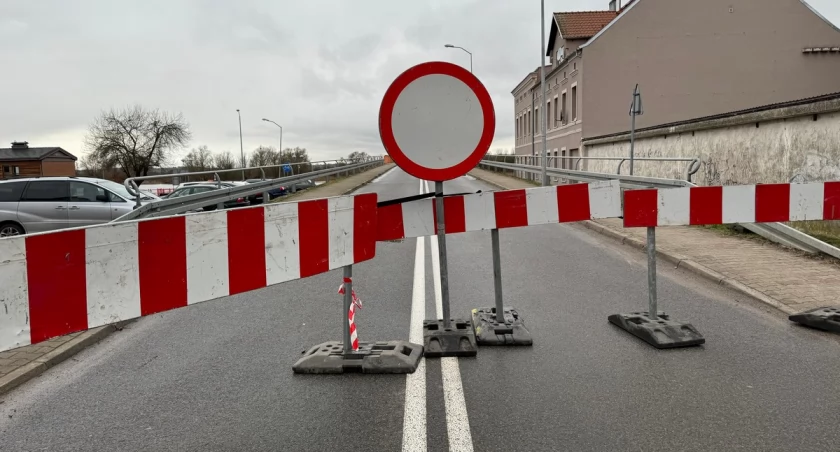 Problemy z dojazdem do Niemiec. Droga wciąż zalana, do tego protesty