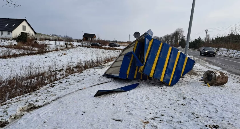 Kobieta, która wjechała w przystanek, odmówiła badania na zawartość alkoholu 