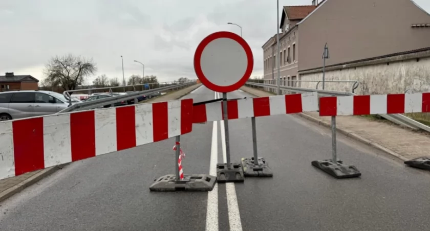 Droga na Międzyodrzu dalej zamknięta