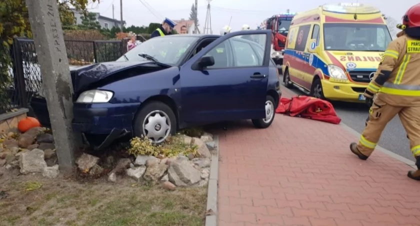 Kolizja przy Łużyckiej. Pijany kierowca wjechał w słup 
