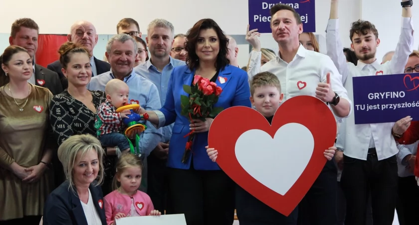 M. Pieczyńska ogłosiła swój start na burmistrza. Towarzyszyli jej m.in. kandydaci na radnych [GALERIA]