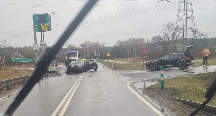 Kolizja tuż przy Nowym Czarnowie. Droga nieprzejezdna