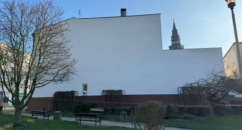 No i jest. Biała. Czysta