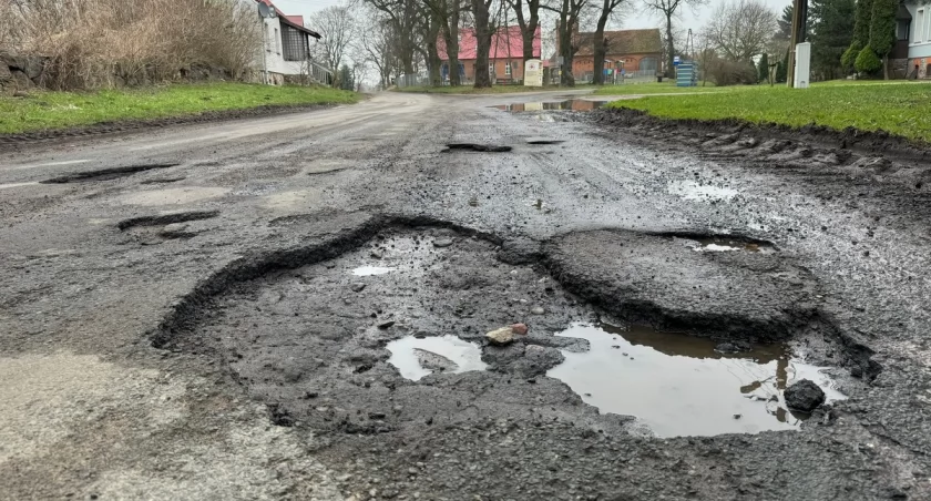 Zgłoś nam dziurę w drodze. Przekażemy informację do zarządcy i poprosimy o...