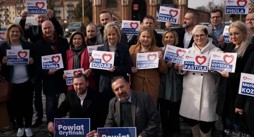 - To moja drużyna - mówi Ewa Dudar, prezentując kandydatów KO do powiatu [GALERIA]