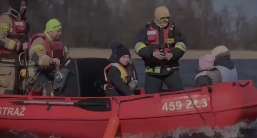 Ukraińskie dzieci wpadły do wody. Kontrowersje podczas manewrów [WIDEO]