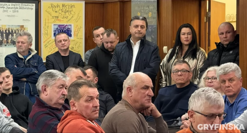 Sala obrad pękała w szwach podczas dyskusji o parku narodowym