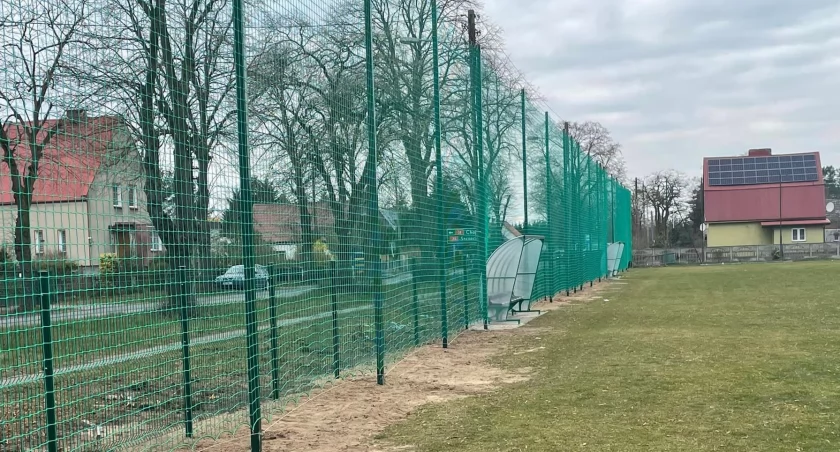 Nowy płot w Pniewie
