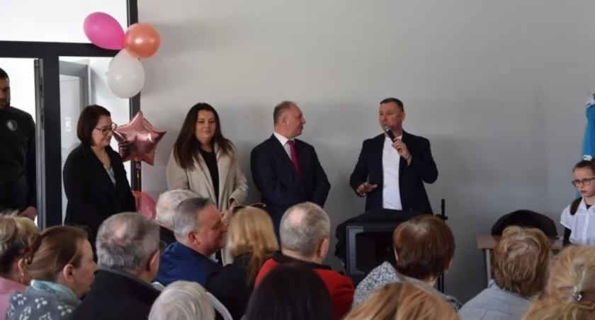 Zastępca wójta gminy Banie odpowiada kandydatowi na radnego