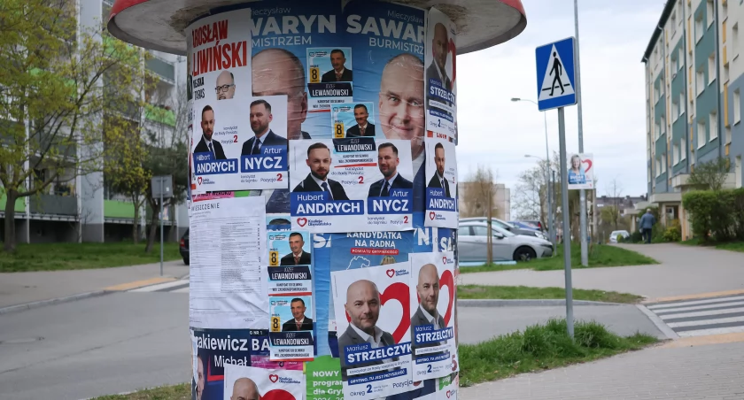 Intensywny finisz kampanii. Kto przyklei się ostatni?