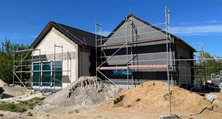 W Gardnie powstaje szatnia a w Steklnie świetlica [GALERIA]