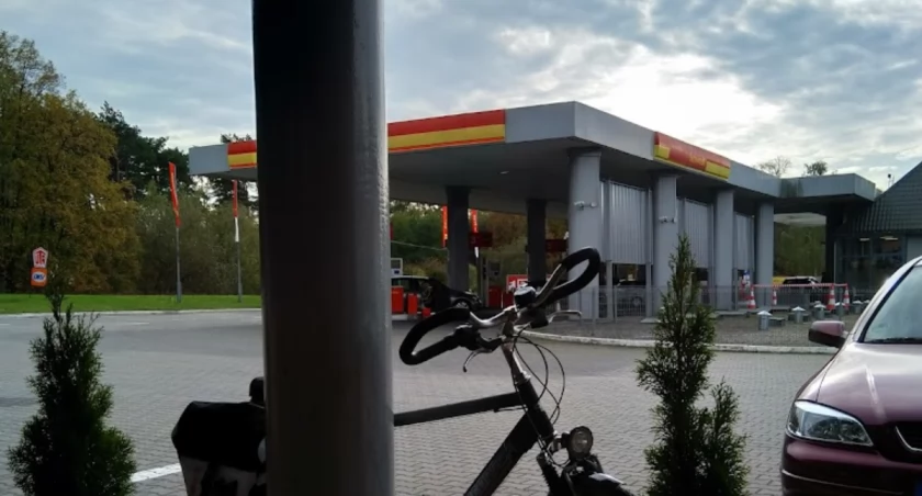 Fatalna pomyłka na lokalnej stacji paliw. Olej napędowy zamiast benzyny