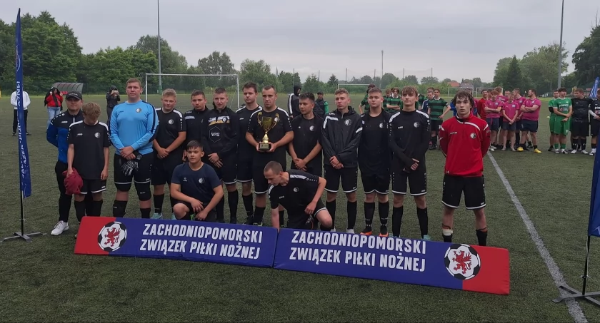 Czarni Lubanowo mają nową siedzibę i wygrali ligę ósemek. Teraz zapraszają dzieci na bezpłatne zajęcia [GALERIA]