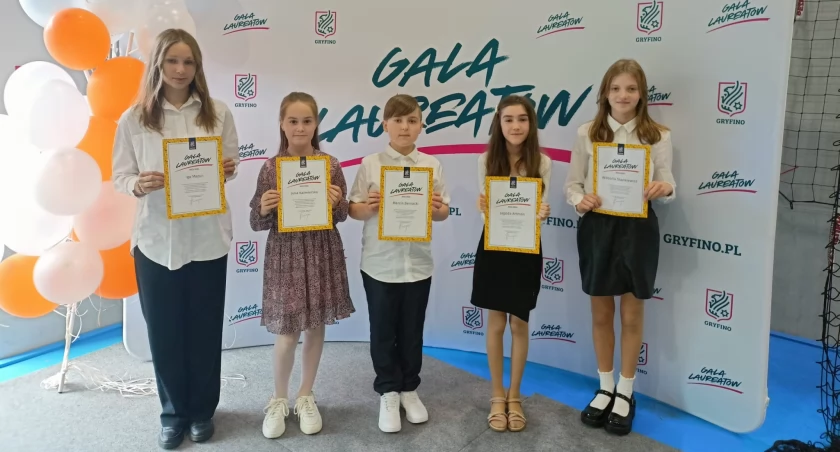Oto najzdolniejsi uczniowie ze Szkoły Podstawowej w Chwarstnicy [GALERIA]