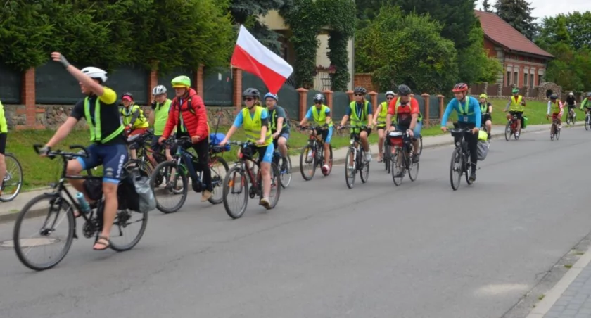 Rowerowa pielgrzymka na Jasną Górę przejechała przez nasz powiat [GALERIA]