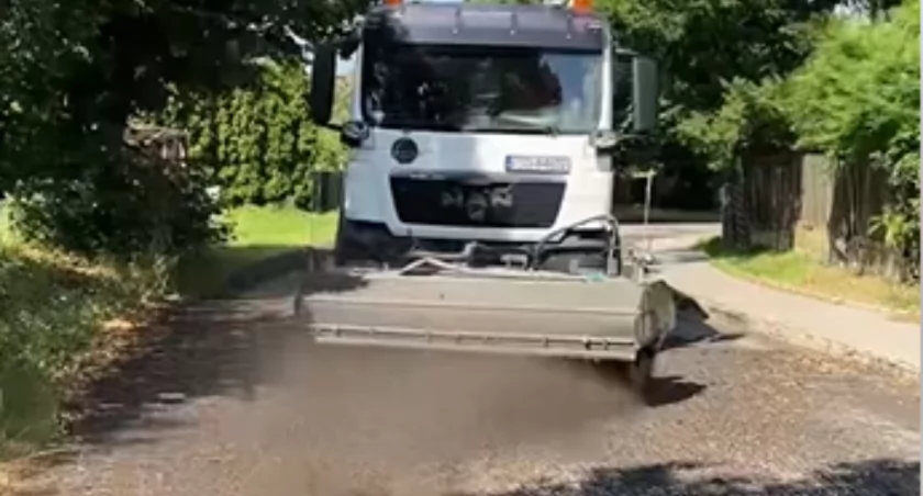 Trwa frezowanie, niedługo położa masę asfaltową [WIDEO]