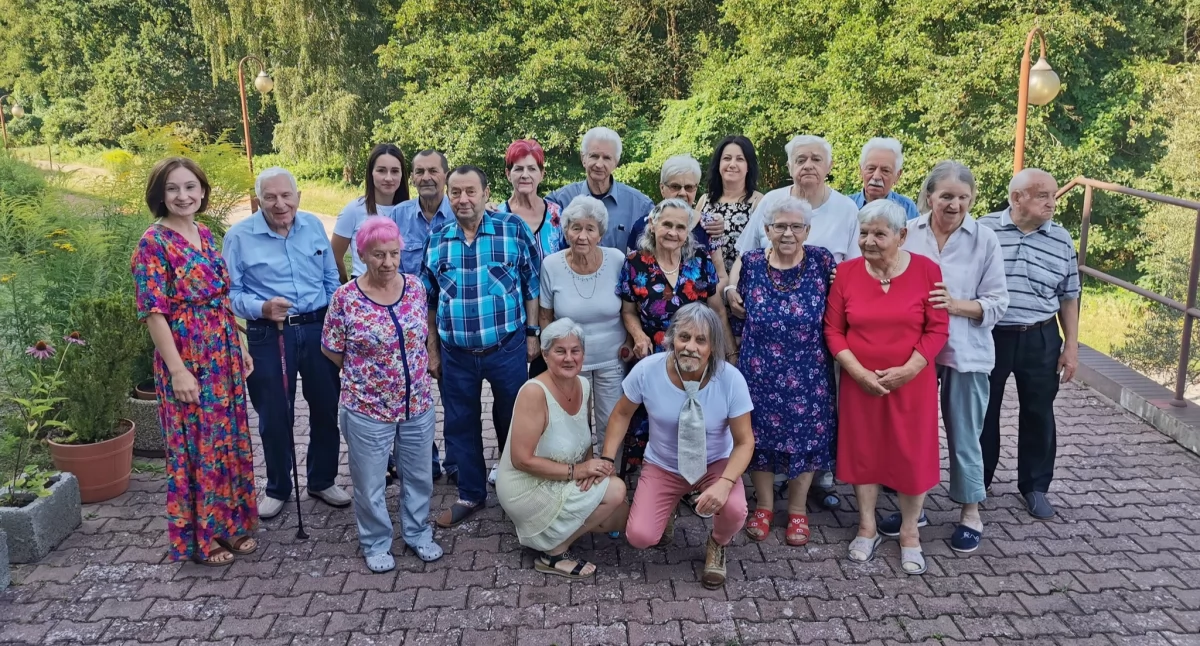 Gryfińscy seniorzy korzystają z wakacji. Zorganizowali potańcówkę! [GALERIA]