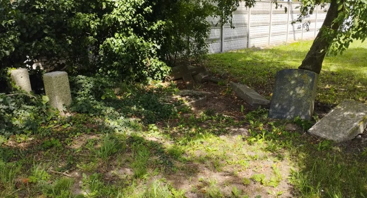 Organizują prace porządkowe na dawnym cmentarzu ewangelickim, który znajduje się w powiecie gryfińskim