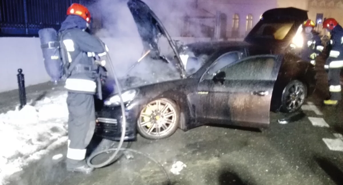 W Drzeninie doszczętnie spłonęła hybryda. Przyczyną była bateria