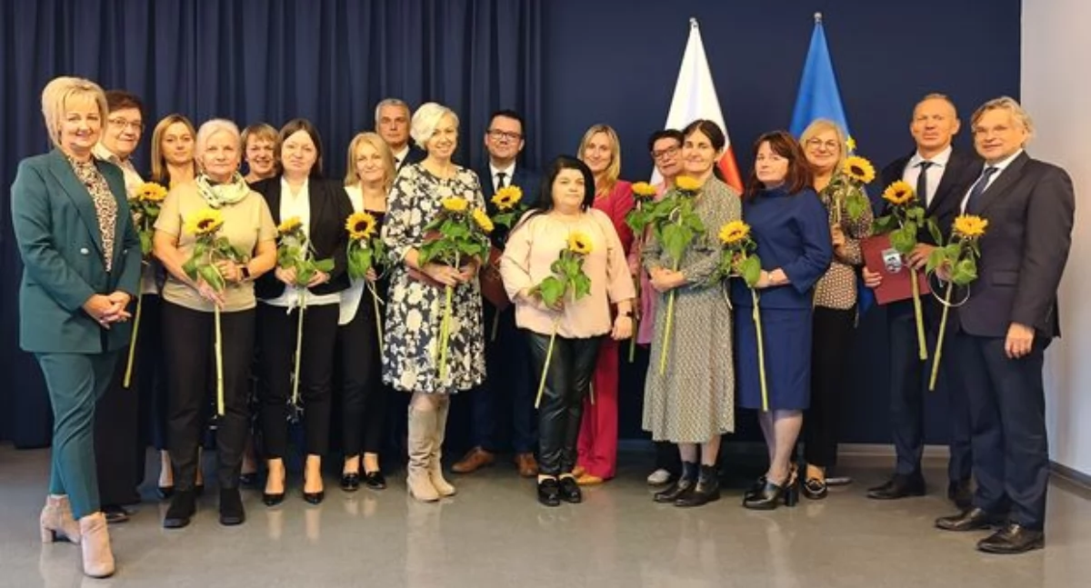 W Starostwie Powiatowym w Gryfinie nagrodzono nauczycieli [GALERIA]