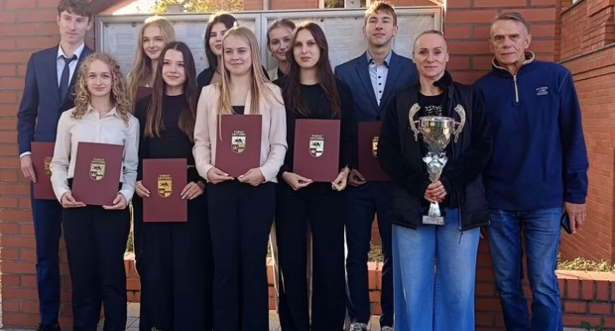 Prezentujemy stypendystów powiatu za osiagnięcia sportowe