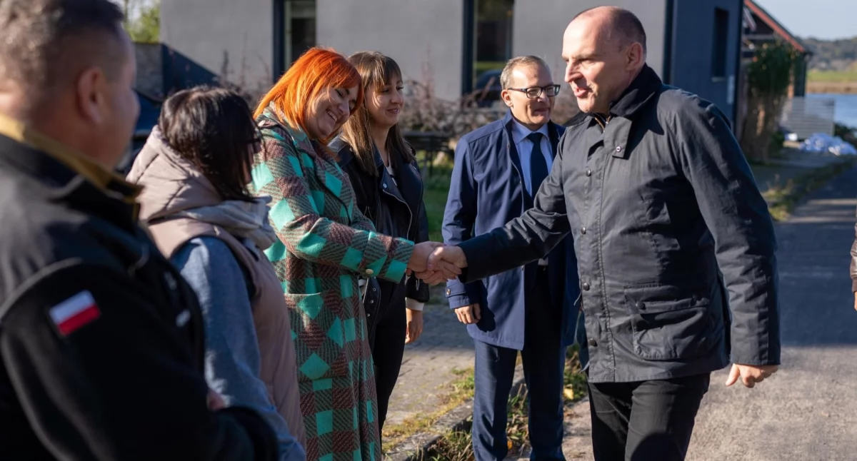 Wojewoda odwiedził miejscowości, które były narażone na skutki działania fali powodziowej