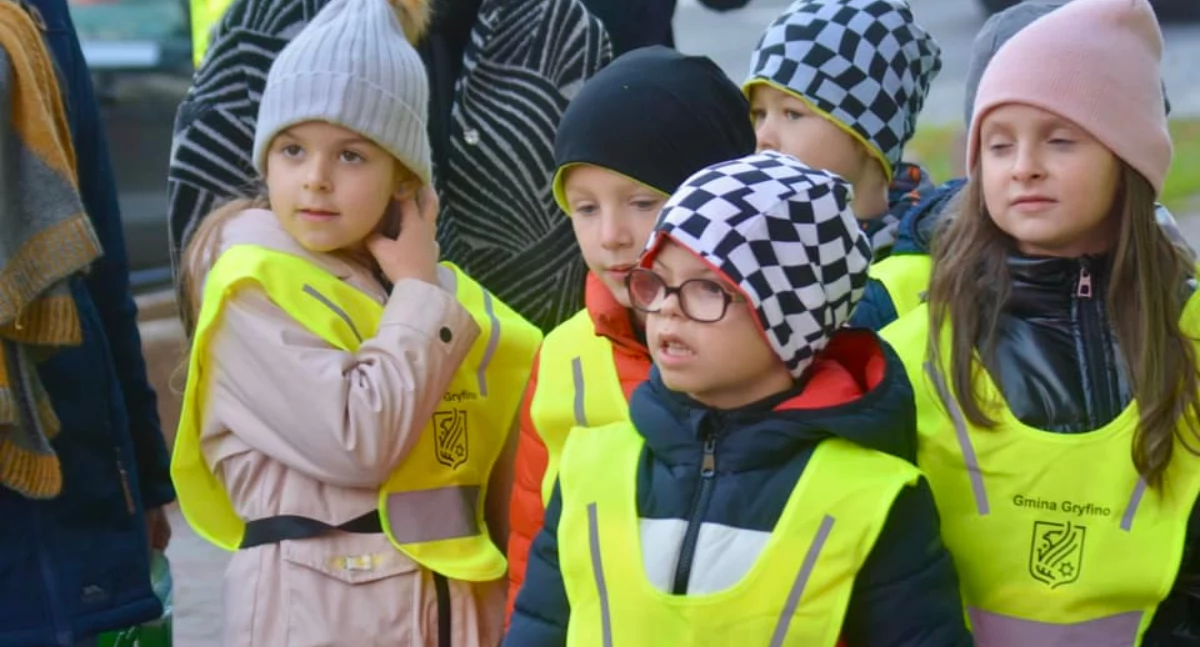Przedszkolaki z Pszczółki Mai wiedzą już co trzeba robić na drodze [GALERIA]