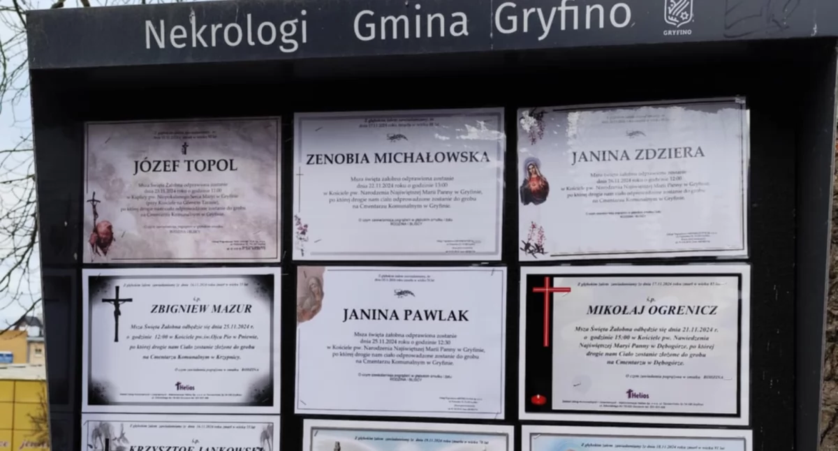 Aż 9 nekrologów. Nie wszystkie zmieściły się na tablicach