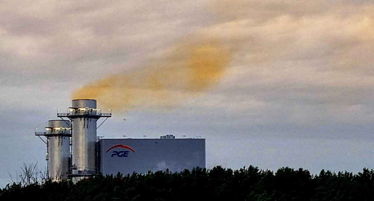 Dziwne opary nad elektrownią gazowo-parową. PGE wyjaśnia