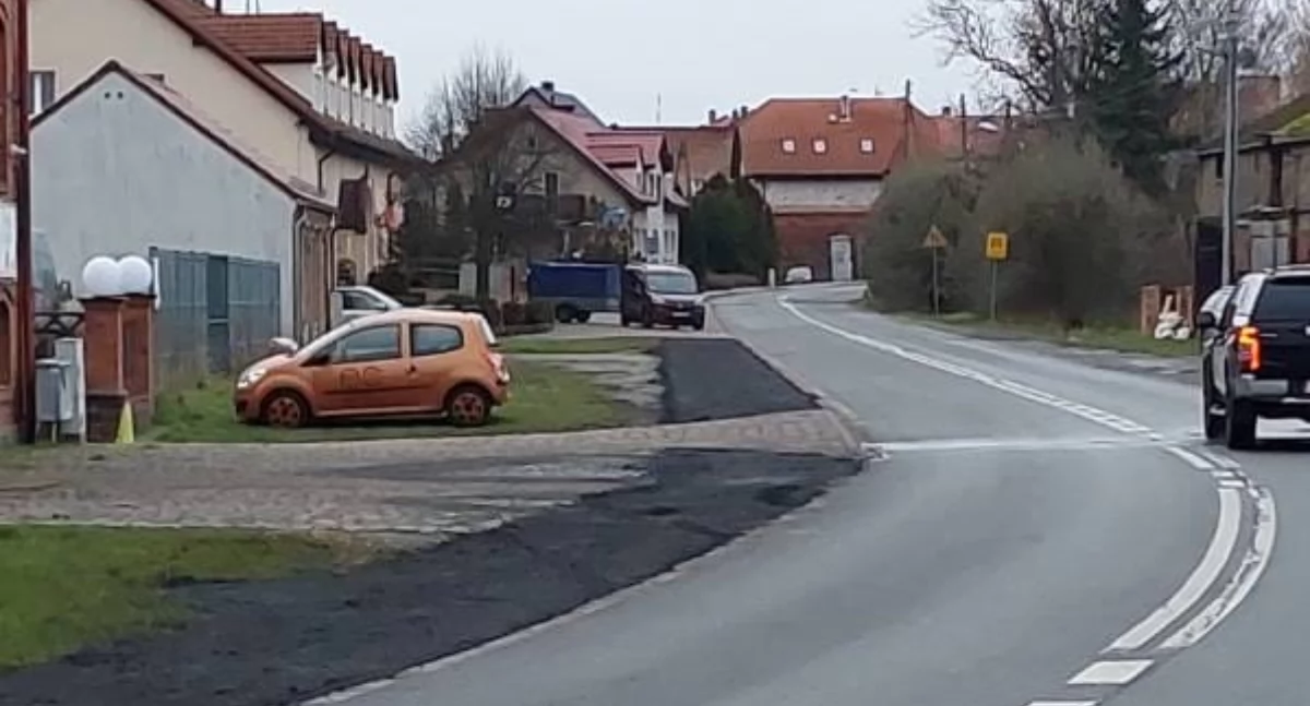 Podpisali dwie umowy. Ponadto trwają prace wzdłuż drogi na ul. Kościuszki