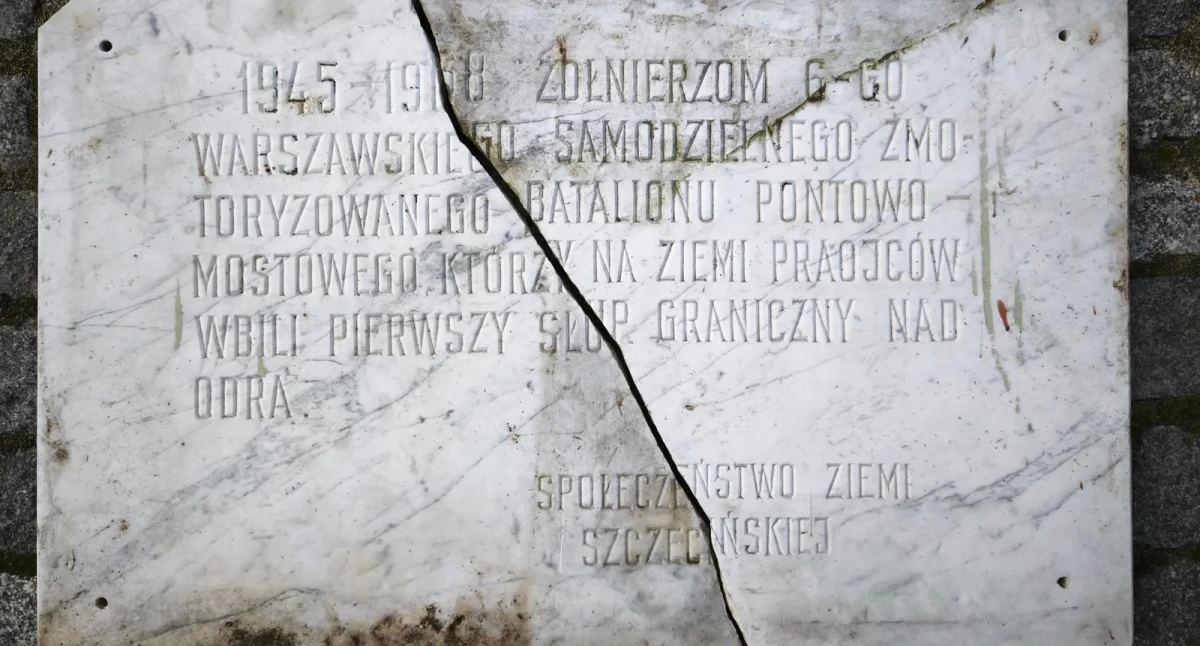 Mieszkańcy uratowali tablicę pamiątkową!