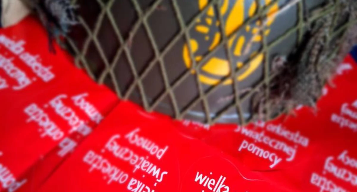 Patrol spadochronowy na ulicach podczas gryfińskiego Finału WOŚP
