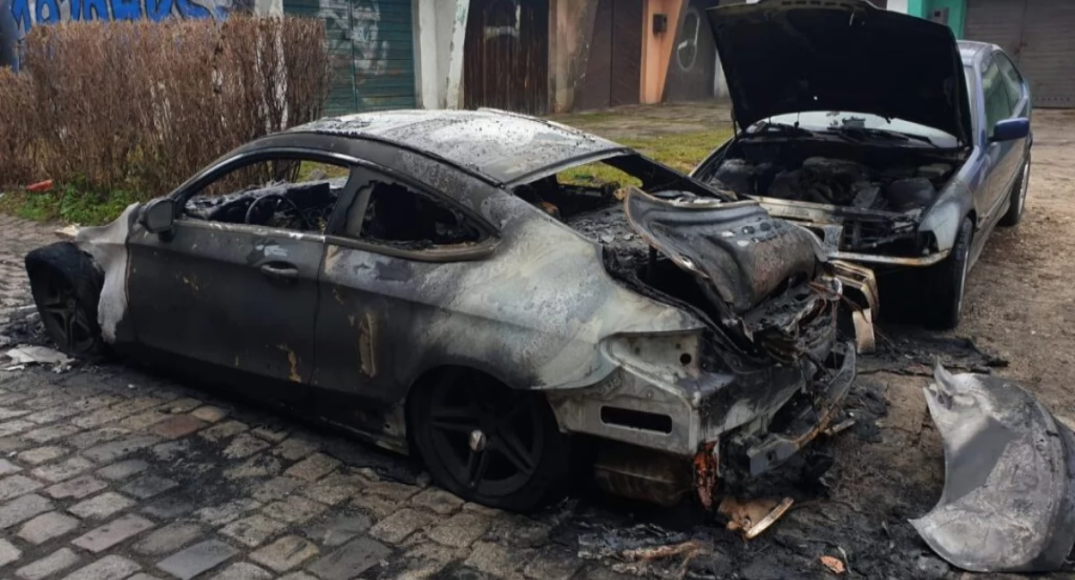 W niedzielę w Gryfinie spaliły się dwa samochody