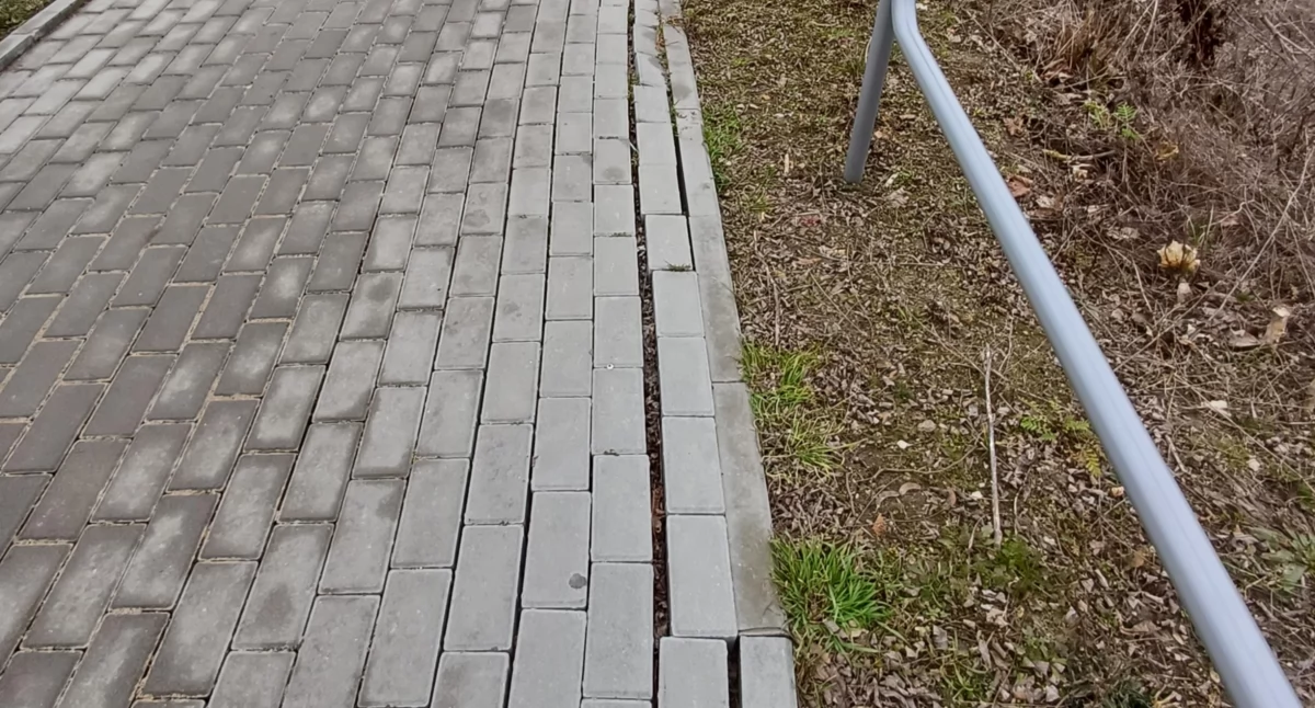 LIST DO REDAKCJI. Chodnik przy Wojska Polskiego już się rozchodzi [GALERIA]