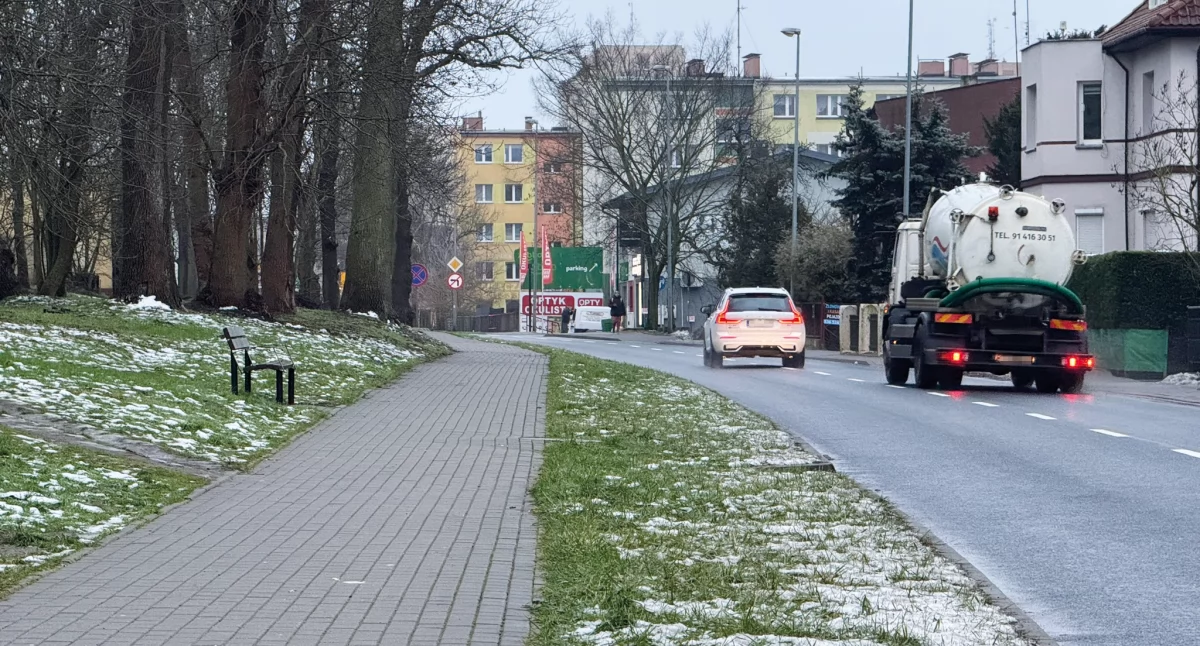 Kto zabrał śmietniki z ul. Flisaczej?