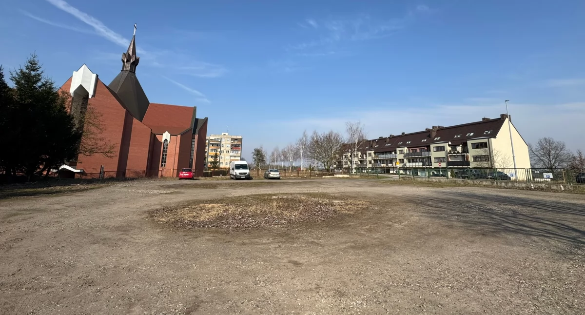 Władze Gryfina wybudują nowy parking, a władze szkoły udostępniają teren obok
