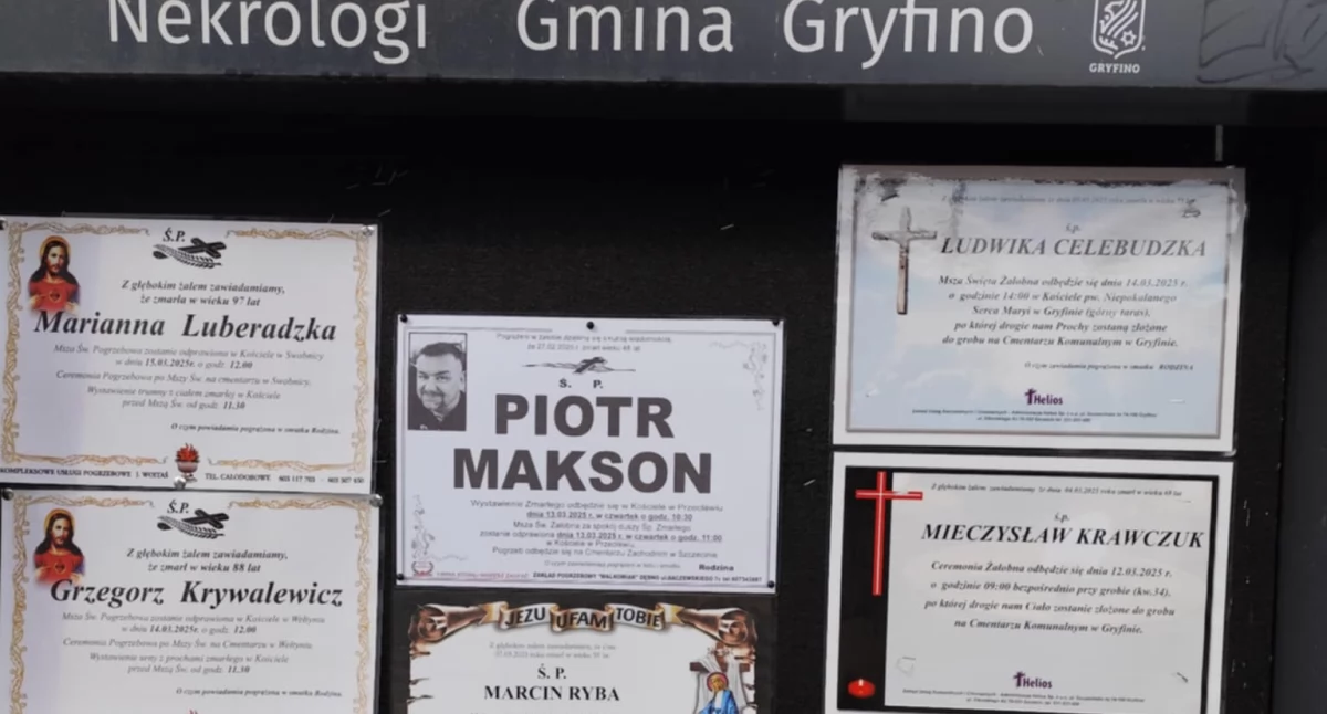Tablice z nekrologami zapełniły się niemal do pełna