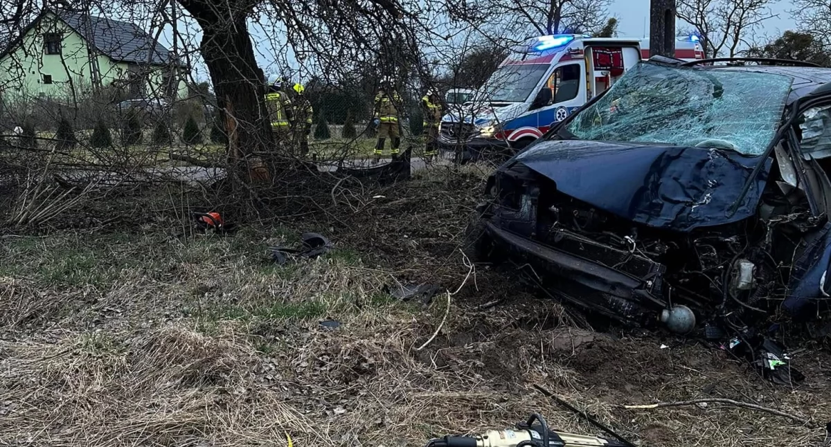 Zmarł 45-letni kierowca z piątkowego wypadku